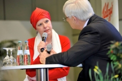 Frau Prof. Dr. Ulrike Detmers besucht den Gemeinschaftsstand vom BVE und BLL Dialog Lebensmittel auf der Internationalen Grünen Woche 2015